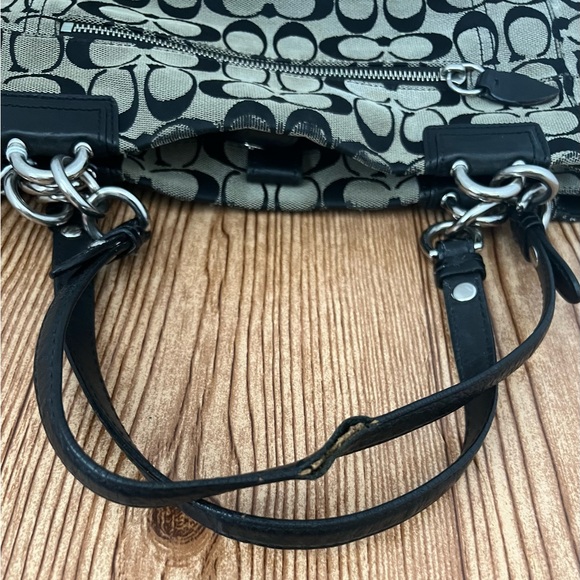 GUC Coach Signature Canvas Shoulder Satchel - Picture 7 of 7